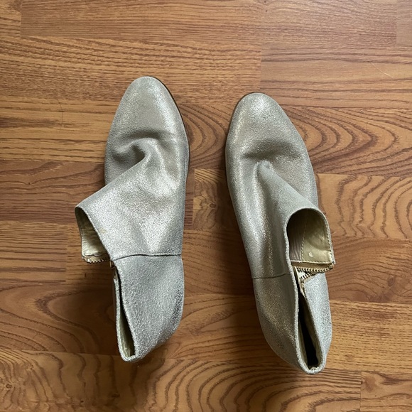 Very Volatile Silver booties - Picture 1 of 5